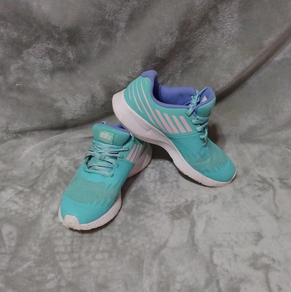 Nike - Picture 2 of 6